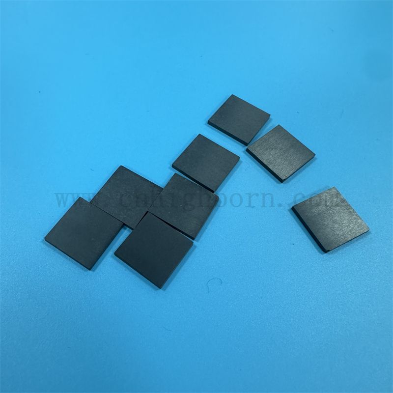 Zirconia nera personalizzata Isolatore della scheda irregolare Zro2 piastra ceramica