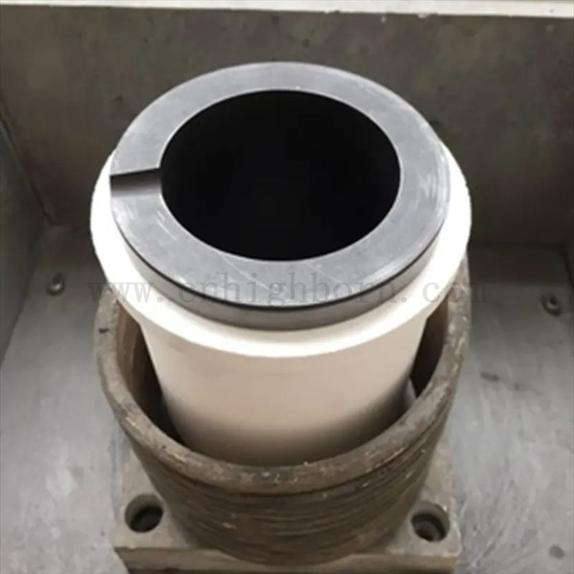 Carburo di silicio in silicio resistente ad alta temperatura SIC Crafita ceramica crogiolo con manica di quarzo per fornace a induzione
