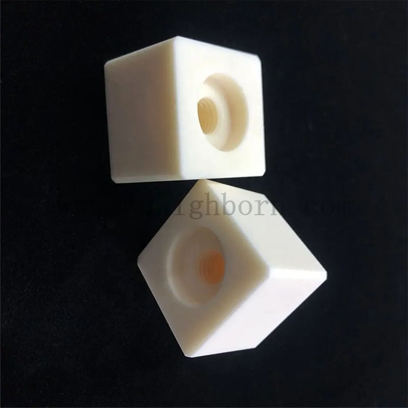 Parte di blocco ceramica AL2O3 personalizzato al 99% con vite