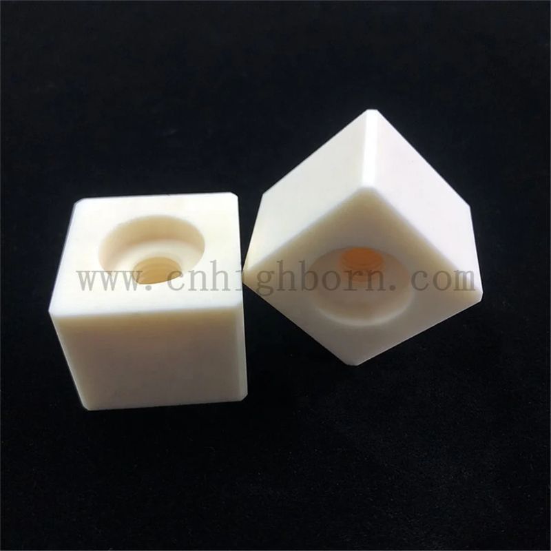 Parte di blocco ceramica AL2O3 personalizzato al 99% con vite
