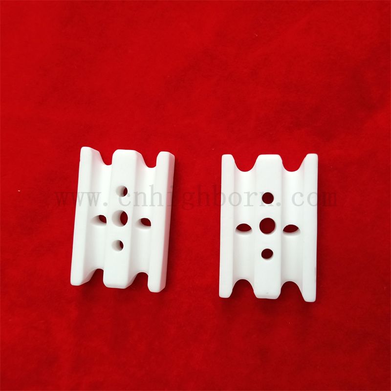 Isolatore in ceramica Alumina-AL2O3 resistenti al 95% parte in ceramica con buco