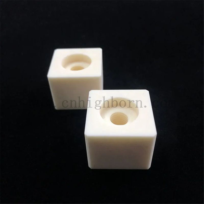 Parte di blocco ceramica AL2O3 personalizzato al 99% con vite