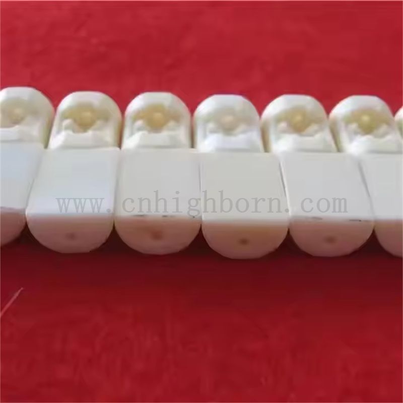 Parti in ceramica di allumina di precisione personalizzate con componenti strutturali AL2O3 scanalati