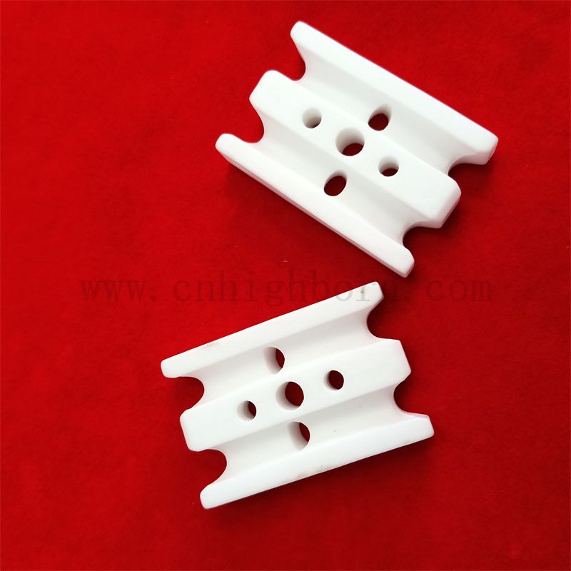 Isolatore in ceramica Alumina-AL2O3 resistenti al 95% parte in ceramica con buco
