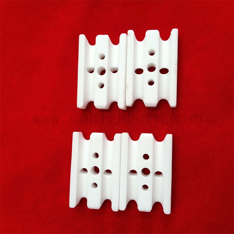Isolatore in ceramica Alumina-AL2O3 resistenti al 95% parte in ceramica con buco