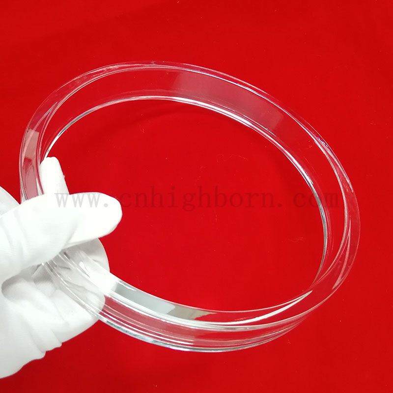 Produrre specialmente un tubo articolare in vetro in quarzo con flangia di silice fusa 