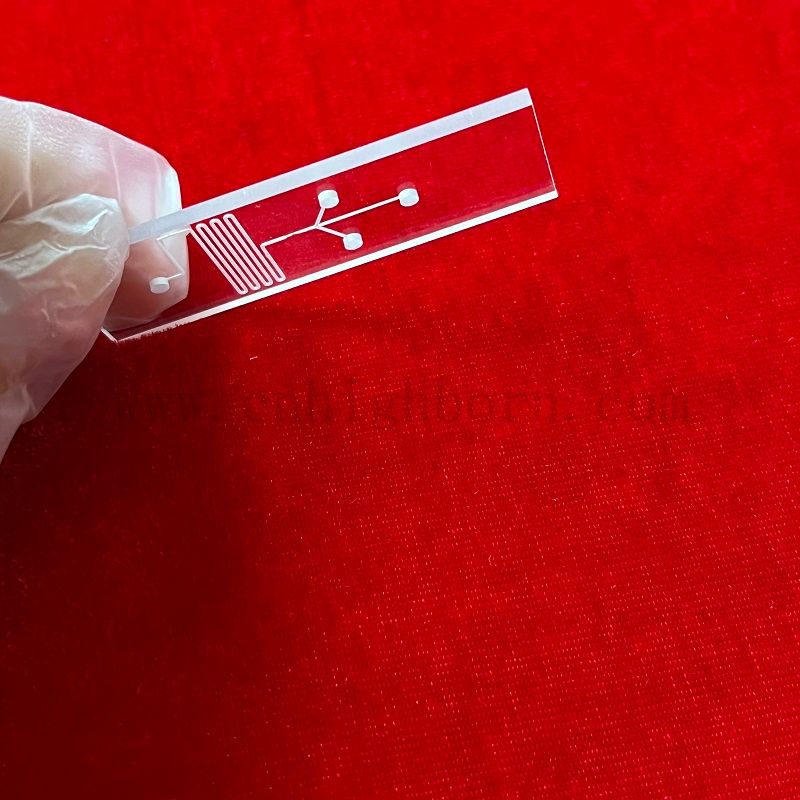 Chip microfluidico in vetro al quarzo per rilevamento di spettrofotometria ultravioletta del microreattore