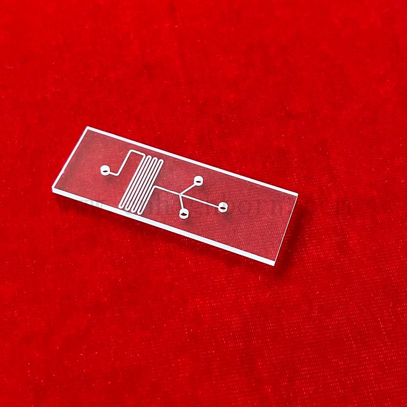 Chip microfluidico in vetro al quarzo per rilevamento di spettrofotometria ultravioletta del microreattore