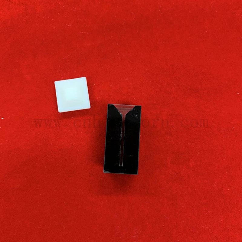 Ad alta precisione Q424 parete nera ad alta purezza micro quarzo cuvetta 0,15 ml cella di flusso con coperchio PTFE