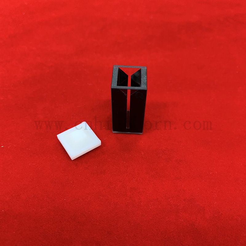 Ad alta precisione Q424 parete nera ad alta purezza micro quarzo cuvetta 0,15 ml cella di flusso con coperchio PTFE