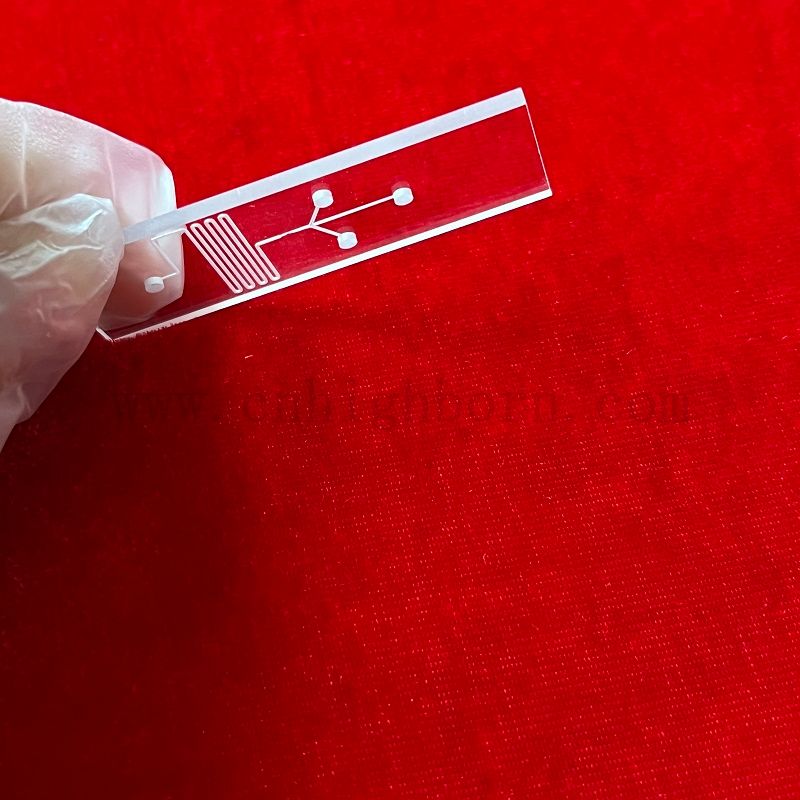 Chip microfluidico in vetro al quarzo per rilevamento di spettrofotometria ultravioletta del microreattore