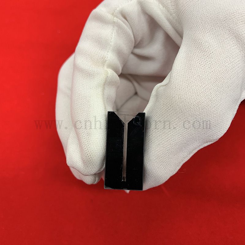 Ad alta precisione Q424 parete nera ad alta purezza micro quarzo cuvetta 0,15 ml cella di flusso con coperchio PTFE