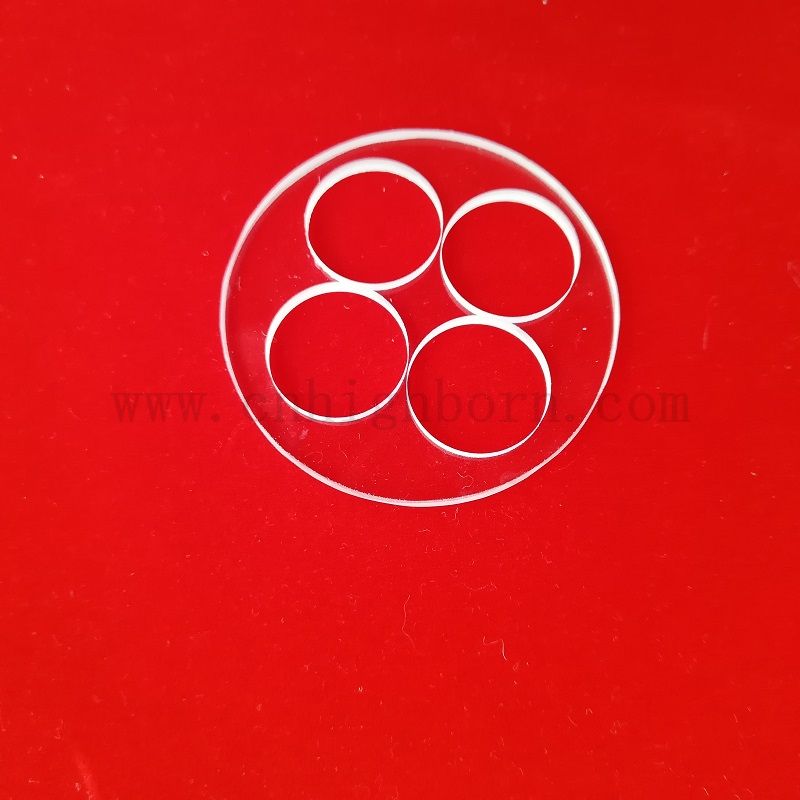 Piastra di silice fusa in vetro in quarzo trasparente al 92% con fori di perforazione laser