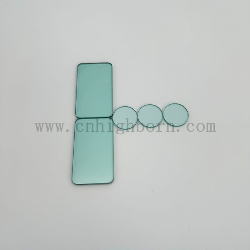 Filtro ottico che assorbe il calore