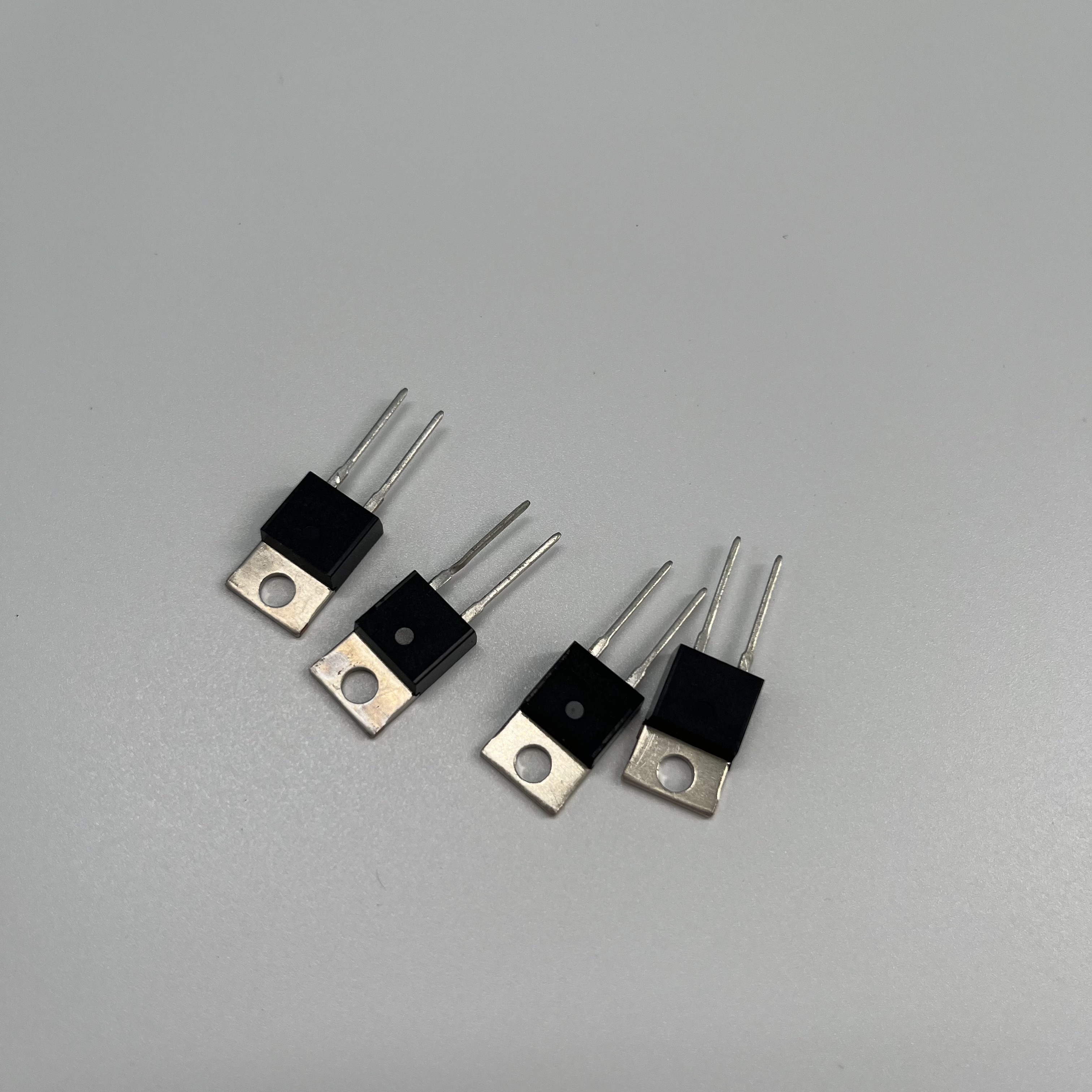 Analisi dei cicli di temperatura e delle caratteristiche di isolamento dei moduli IGBT ad alta affidabilità