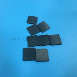 Zirconia nera personalizzata Isolatore della scheda irregolare Zro2 piastra ceramica