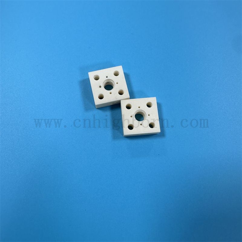 Allumina isolante Allumina Resistente all'usura del blocco irregolare 99 Milk White Al2O3 Ceramic Part