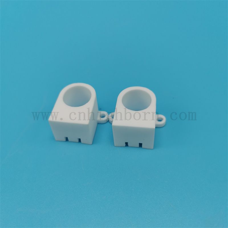Isolatore in ceramica di allumina personalizzata parte AL2O3 Isolatore in ceramica