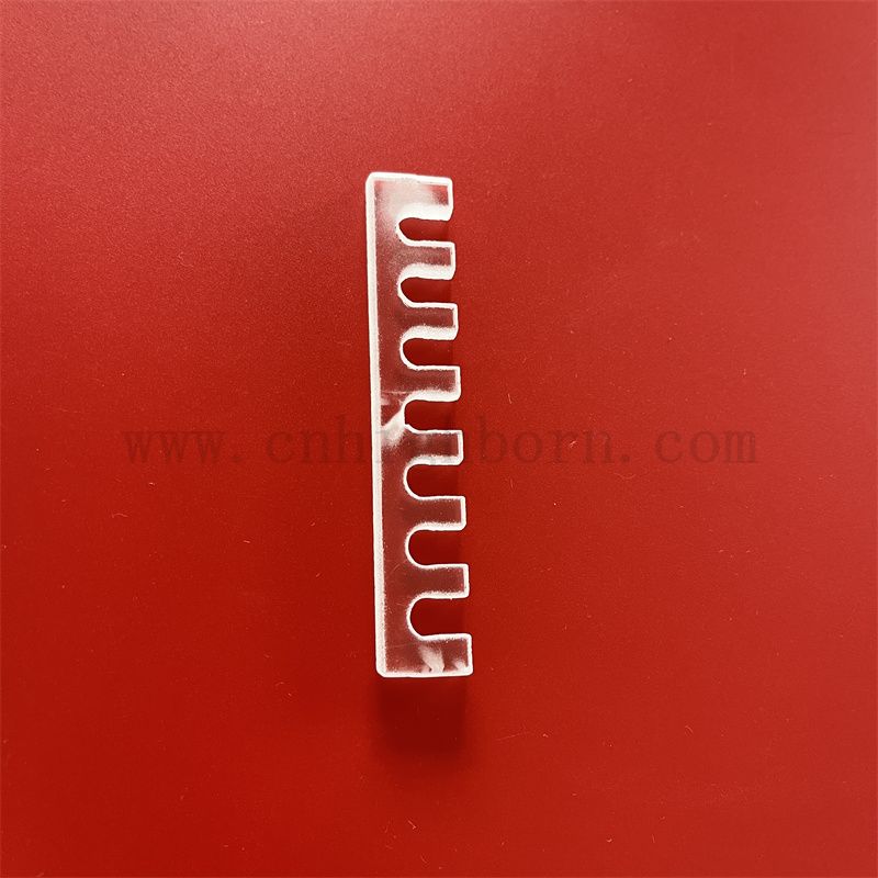 Foglio di vetro di silice rettangolare profonda con foro tagliato