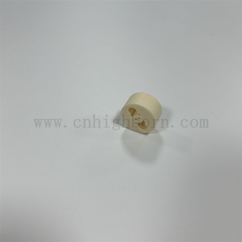 Blocco personalizzato Allumina Punching Parte 99 AL2O3 Blocco in ceramica