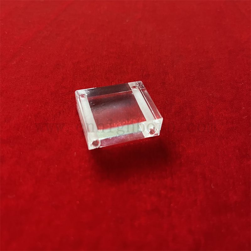 Scheda in vetro in fuso con fuso con fuso con fuso con fuso lucidato a trasmissione ad alta trasmittanza con perforazione laser