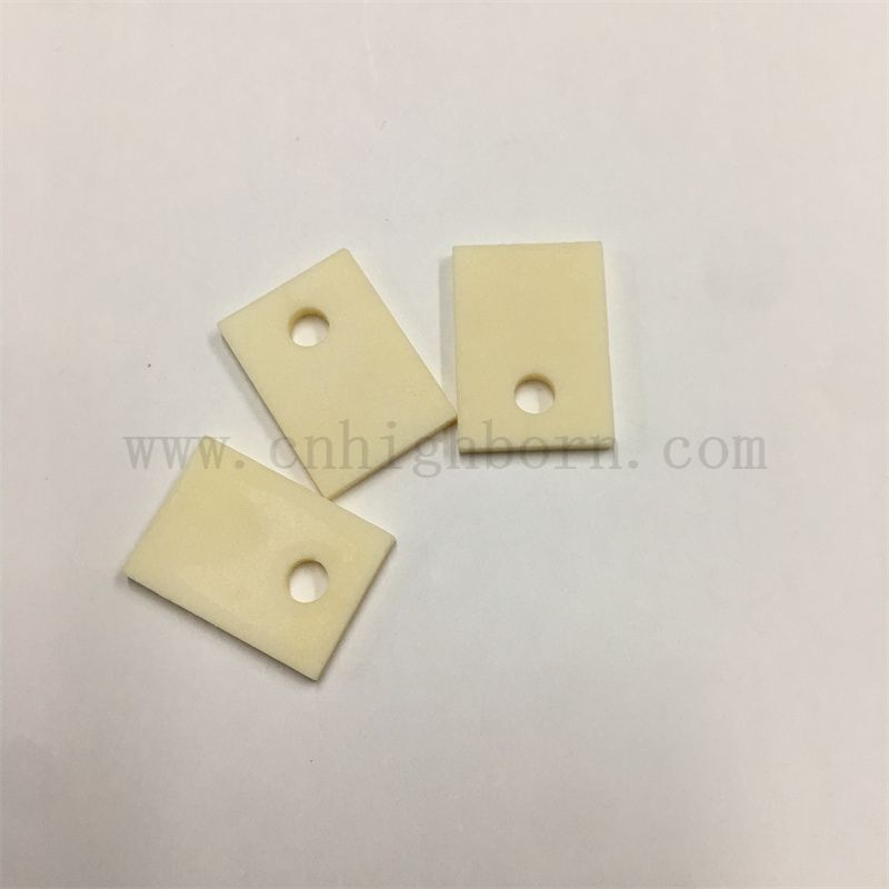 Substrato di allumina in ceramica di ossido di alluminio personalizzato con foro