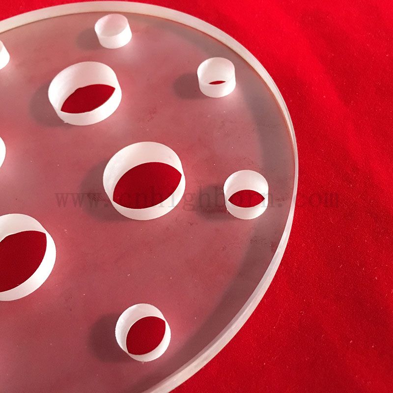 Pannello in vetro in quarzo circolare di perforazione laser con foro
