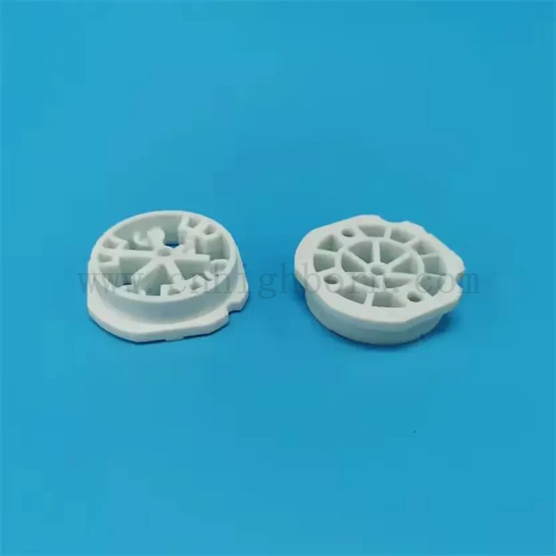 Piastra rotonda in ceramica cordierite refrattaria con fori per la sinterizzazione del saggistica del forno