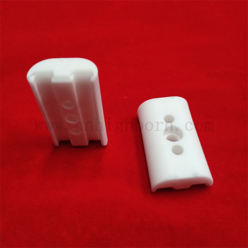 Isolatore di allumina al 95% resistente all'alta temperatura AL2O3 parte personalizzata in ceramica