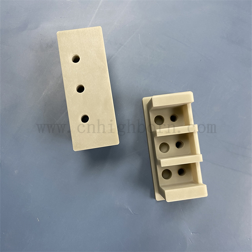 Blocco ceramico in nitruro di alluminio personalizzato con parti AlN di alta qualità