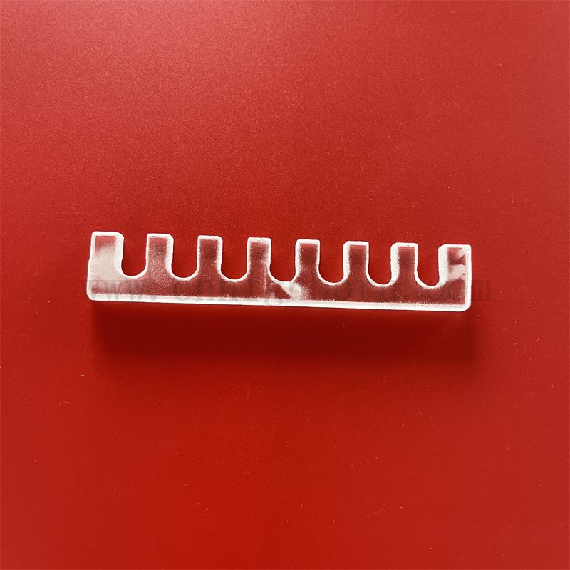 Foglio di vetro di silice rettangolare profonda con foro tagliato