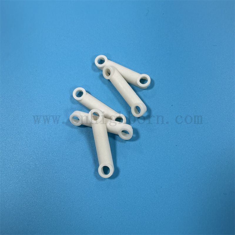 Resistenza all'usura personalizzata 95% 99% AL2O3 PARTI CERAMICI NELLA PARTE ISCOLATORE ALLUMINA