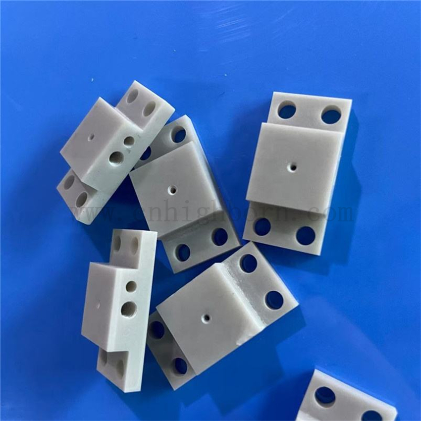 Piastra in ceramica di nitruro di alluminio personalizzato Parti Aln per spargitore di calore 