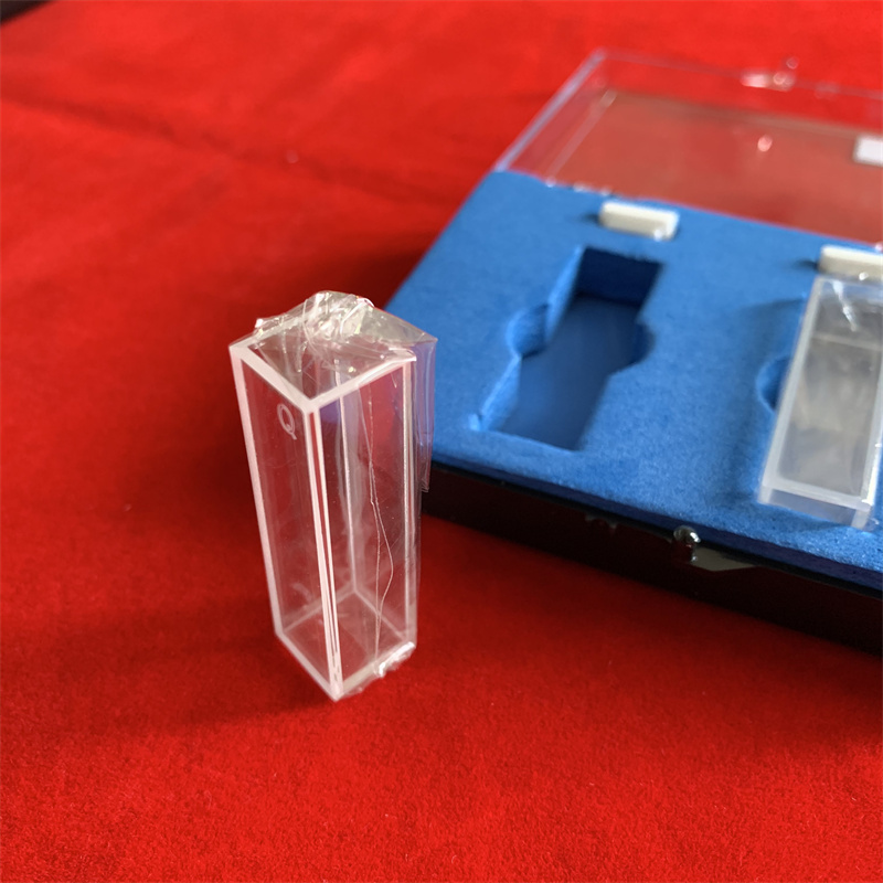Cellula di fluorometro standard di laboratorio con coperchio Cuvetta in vetro in quarzo a cinque laterali