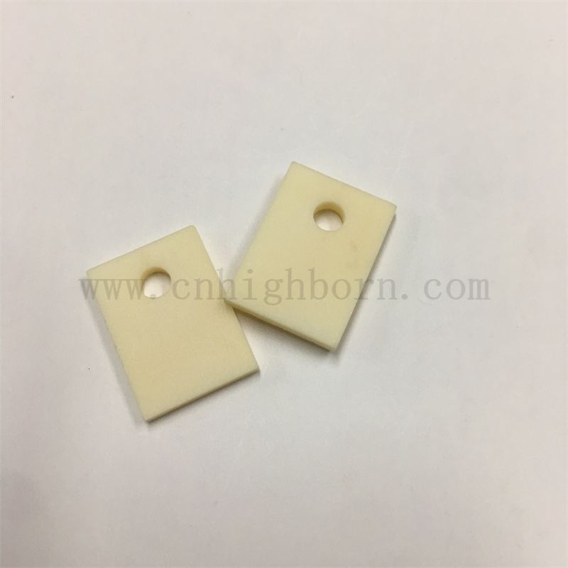 Substrato di allumina in ceramica di ossido di alluminio personalizzato con foro