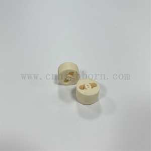 Blocco personalizzato Allumina Punching Parte 99 AL2O3 Blocco in ceramica