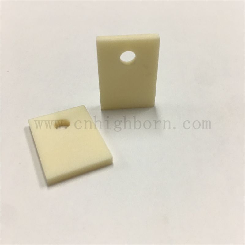 Substrato di allumina in ceramica di ossido di alluminio personalizzato con foro