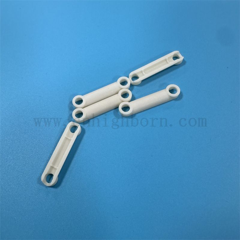 Resistenza all'usura personalizzata 95% 99% AL2O3 PARTI CERAMICI NELLA PARTE ISCOLATORE ALLUMINA