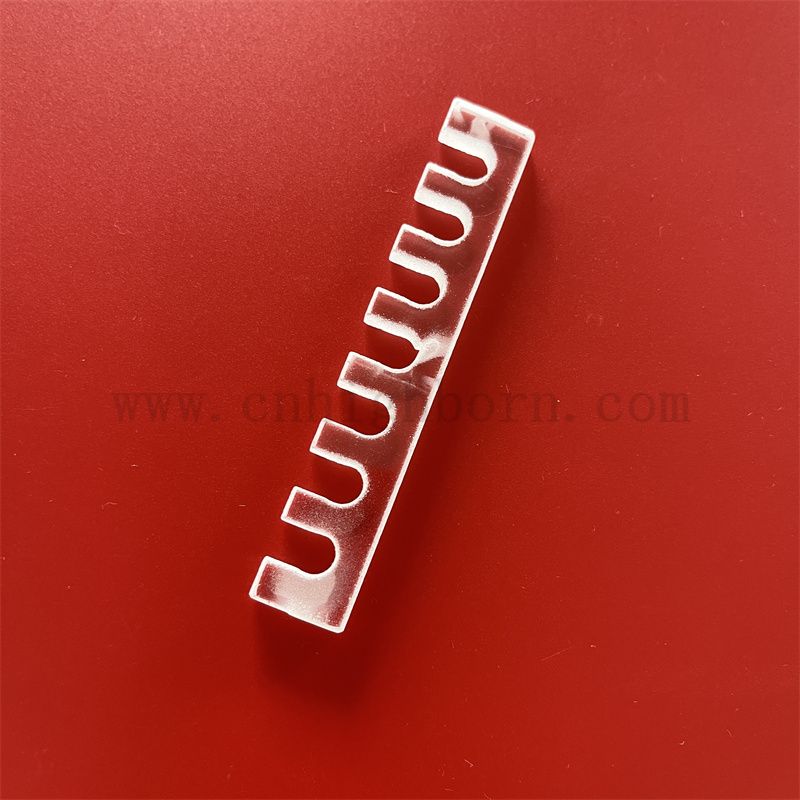 Foglio di vetro di silice rettangolare profonda con foro tagliato