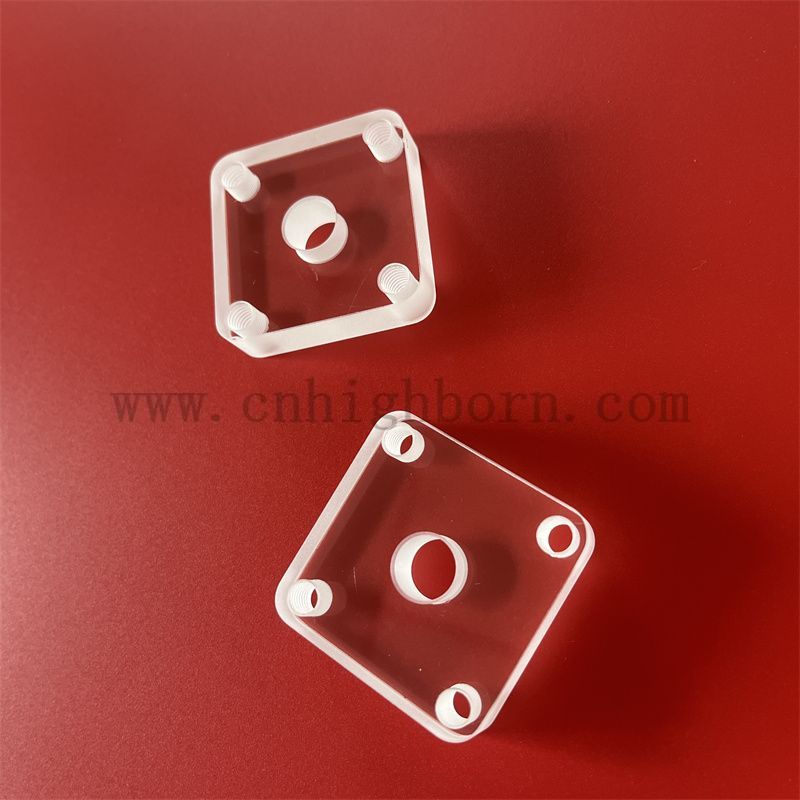 Lastra di vetro al quarzo quadrata trasparente con foratura laser personalizzata con taglio ad angolo