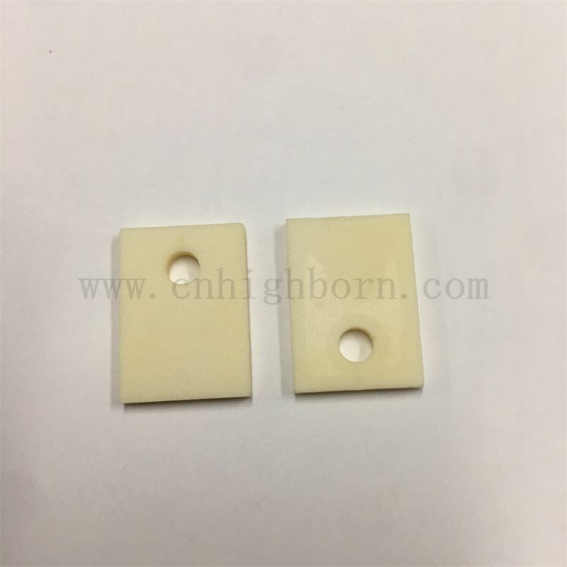 Substrato di allumina in ceramica di ossido di alluminio personalizzato con foro