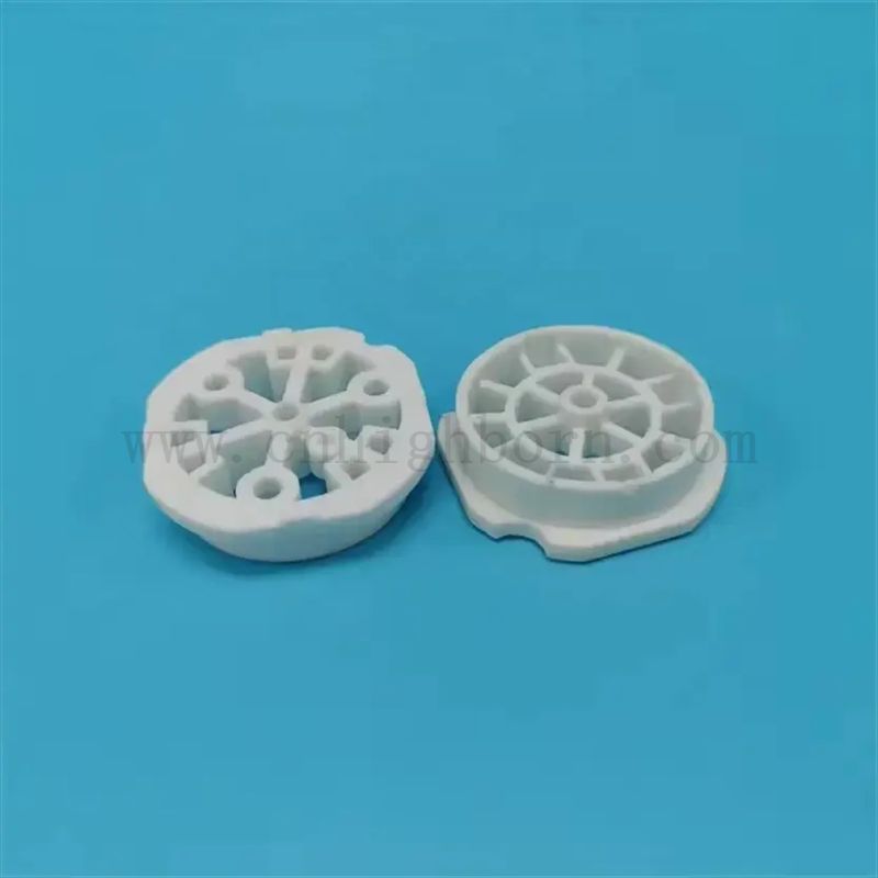 Piastra rotonda in ceramica cordierite refrattaria con fori per la sinterizzazione del saggistica del forno