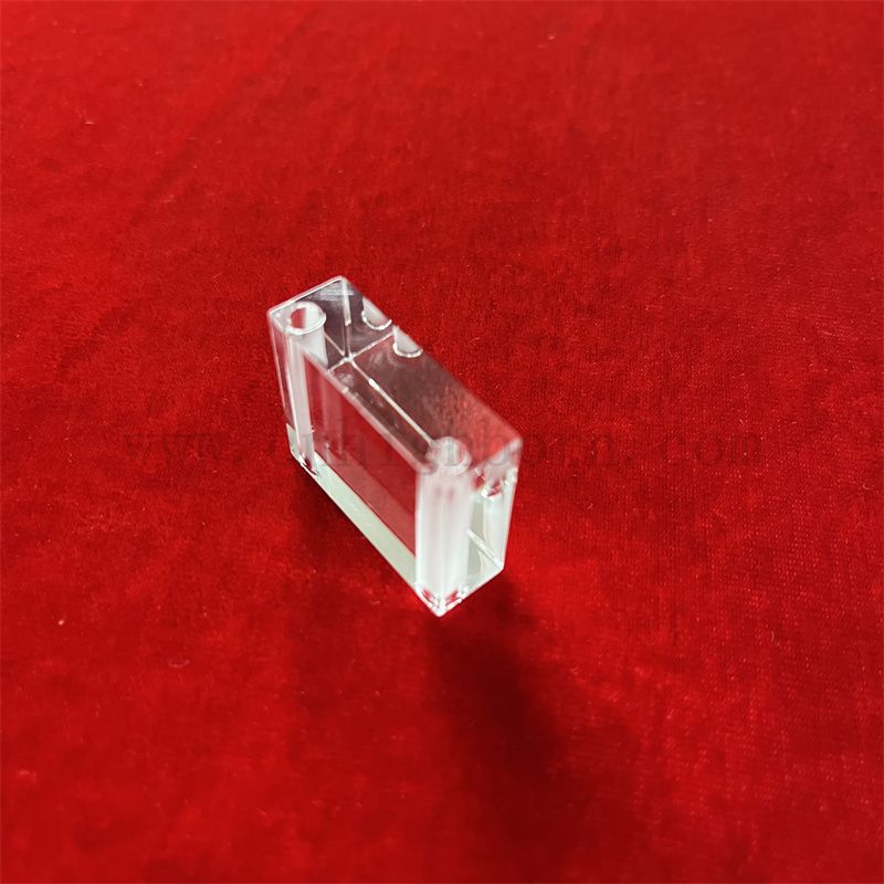 Scheda in vetro in fuso con fuso con fuso con fuso con fuso lucidato a trasmissione ad alta trasmittanza con perforazione laser