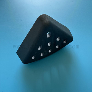 Pezzo di griglia porosa in carburo di silicio con piastra triangolare in ceramica SiC ad alta temperatura per inceneritore