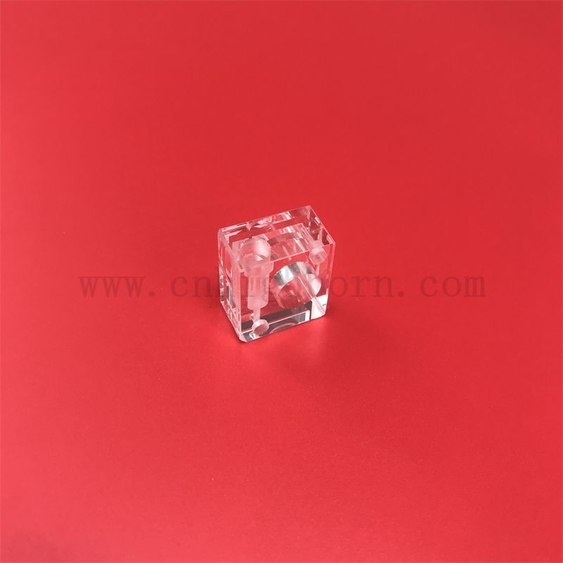 Analisi chimica percorso di luce 10 mm 190-2500 nm Gamma di lunghezze d'onda Cuvetta di vetro al quarzo mirco