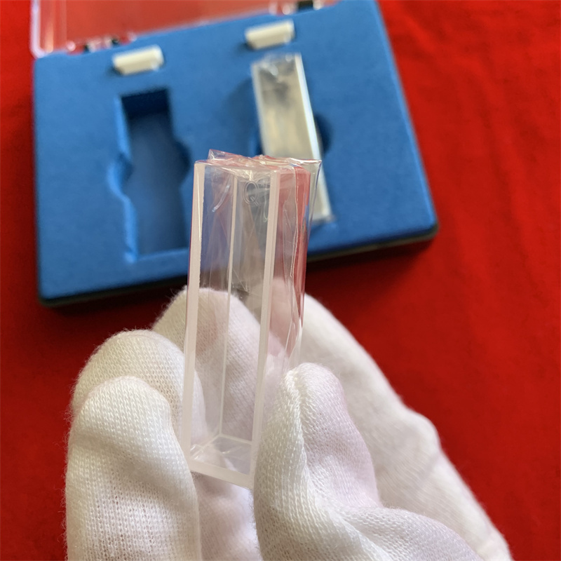 Cellula di fluorometro standard di laboratorio con coperchio Cuvetta in vetro in quarzo a cinque laterali