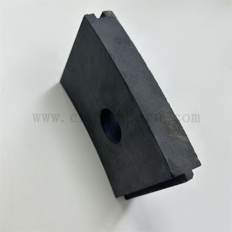 Scheda in carburo di silicio nero isolante con foglio di ceramica Sic resistente all'usura del foro