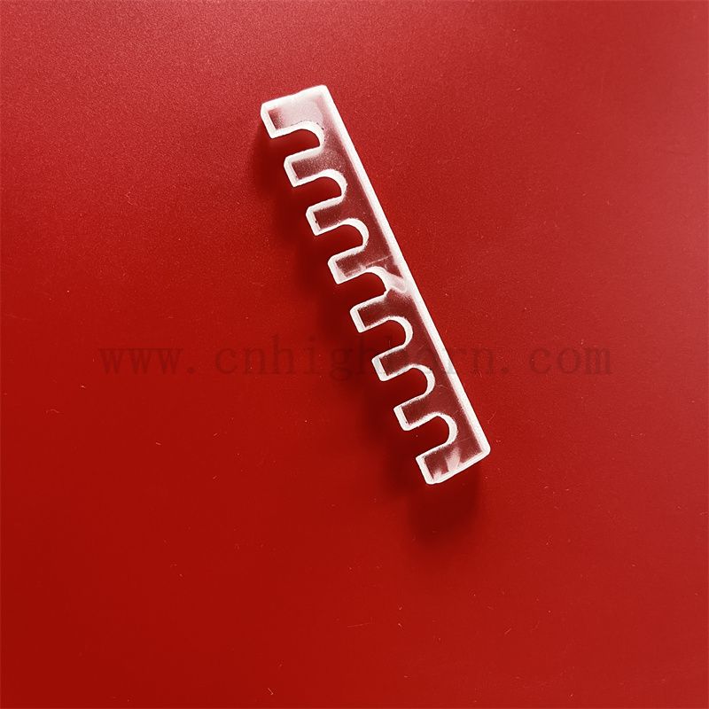 Foglio di vetro di silice rettangolare profonda con foro tagliato