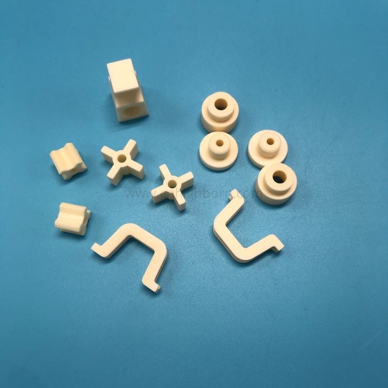 Blocco di componenti isolanti in allumina per parti in ceramica industriale Al2o3