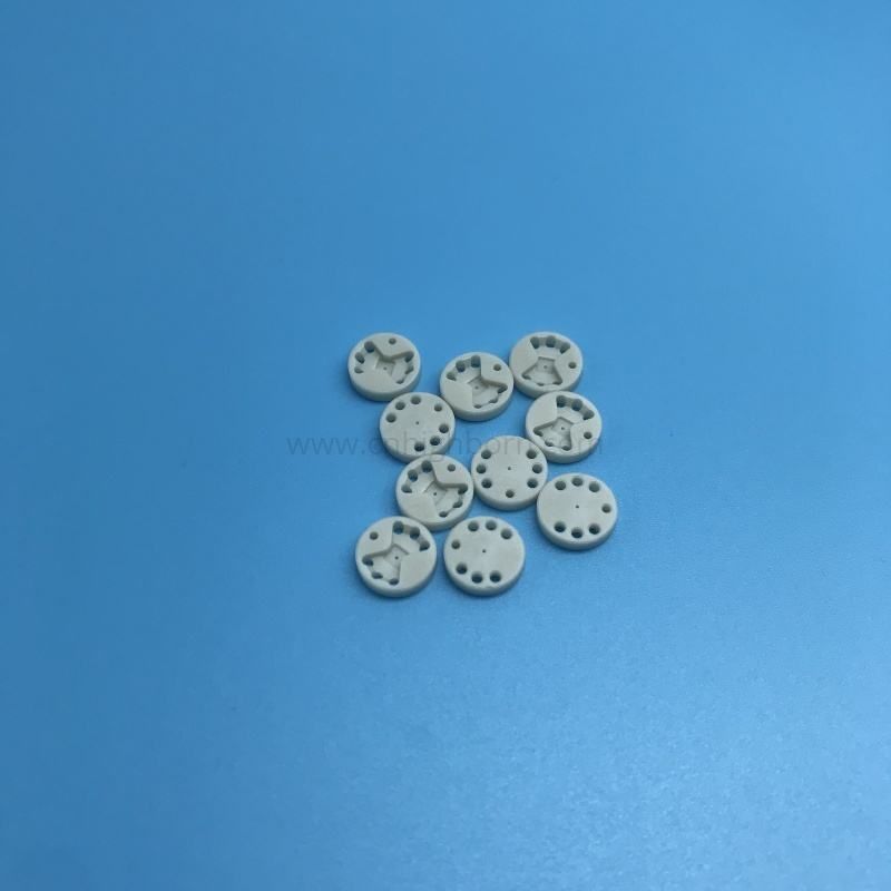 Substrato perforato a stella in ceramica AlN nitruro di alluminio personalizzato